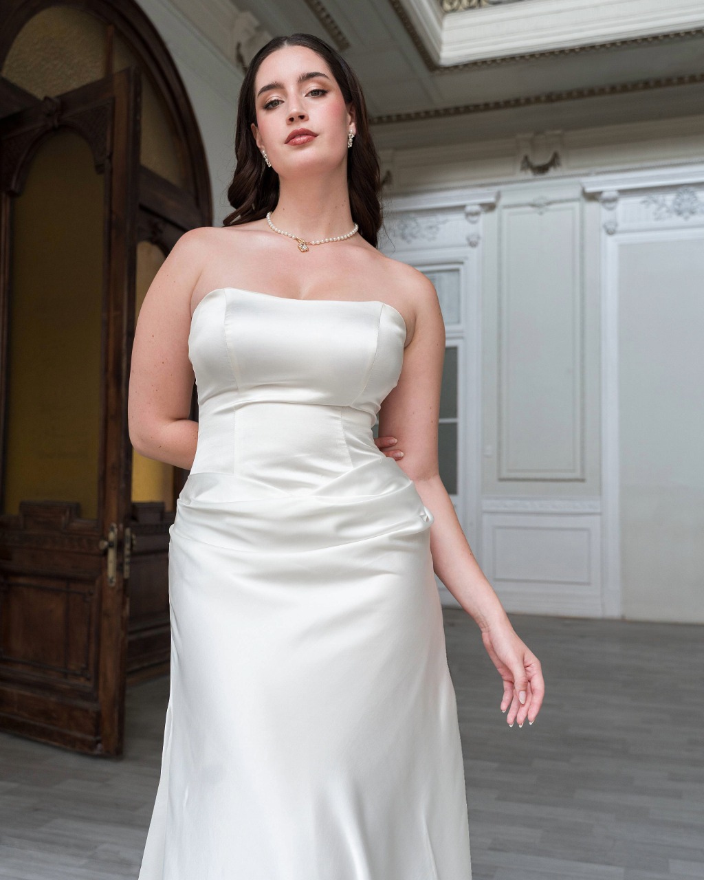Vestido de novia minimal liso sencillo elegante minimal sofisticado exclusivo wedding dress